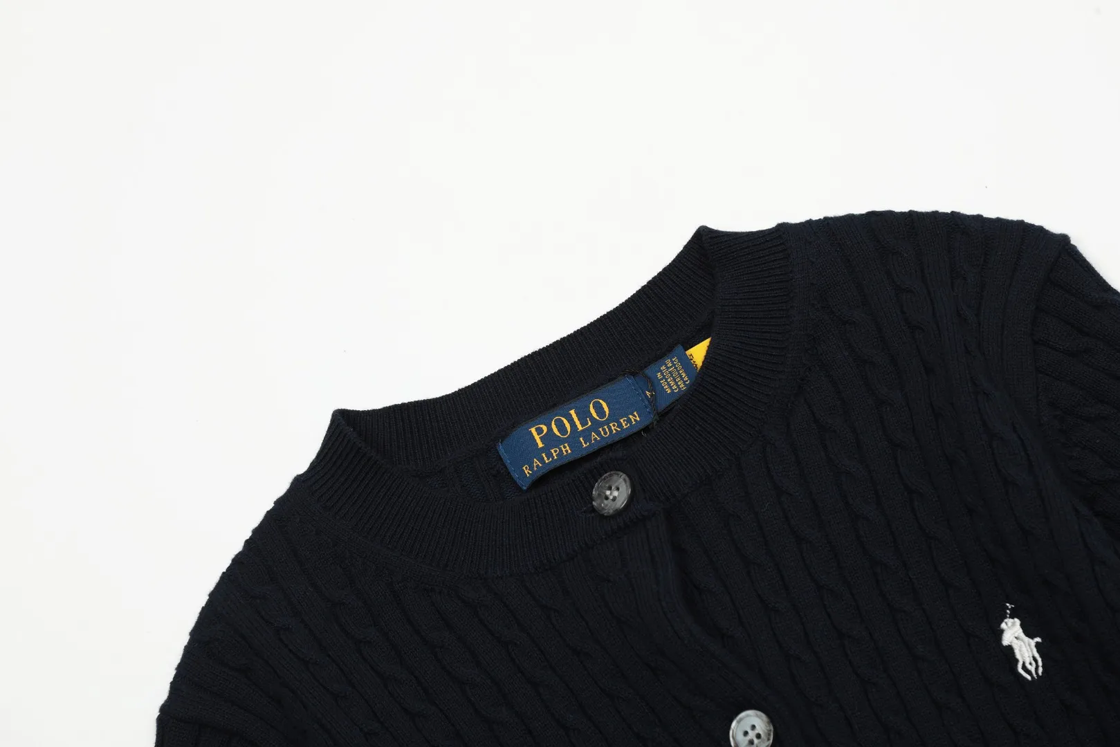P210 Top quality" Style number: DS005# (not off the shelves all year round) [Ralph Lauren round neck solid color pony embroidery logo knitted cardigan long sleeves] ✅Ralph Lauren Ralph Lauren classic basic versatile twist knitted cardigan long sleeves ✅Main supplier platform live broadcast Wholesale entity Replenish when out of stock Not off the shelf ✅ZP quality 1:1 version Scan the code to enter the GF website Counter quality ✅Detailed quality is the only one in Guangzhou Imported quality cotton yarn, focusing on high-end, cost-effective, good quality, needless to say ✅Zhao Lusi's same style is really amazing, so sweet, so beautiful. This cardigan is really good-looking ✅The upper body is simple and easy to match. A must-have for goddess ootd. Good-looking clothes are never picky. A must-have in the goddess' wardrobe. Size: S-XL Color: Black, almond, gray, navy blue, pink, white, light blue, taro purple, rose red, white label, big red and blue label